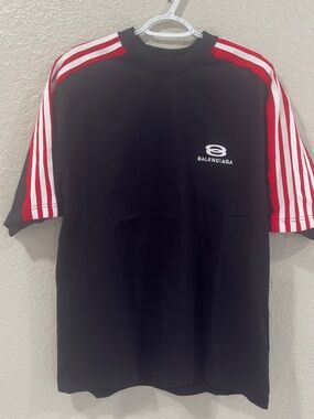Balenciaga Men’s Black T-Shirt with Red & White Stripe Sleeves like XL